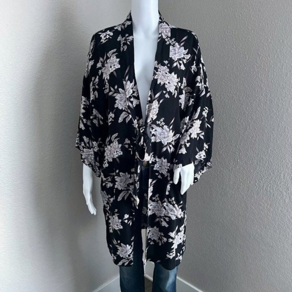Spiritual Gangster Women's Robe One Size Black White Floral Kimono Pockets - Picture 3 of 10